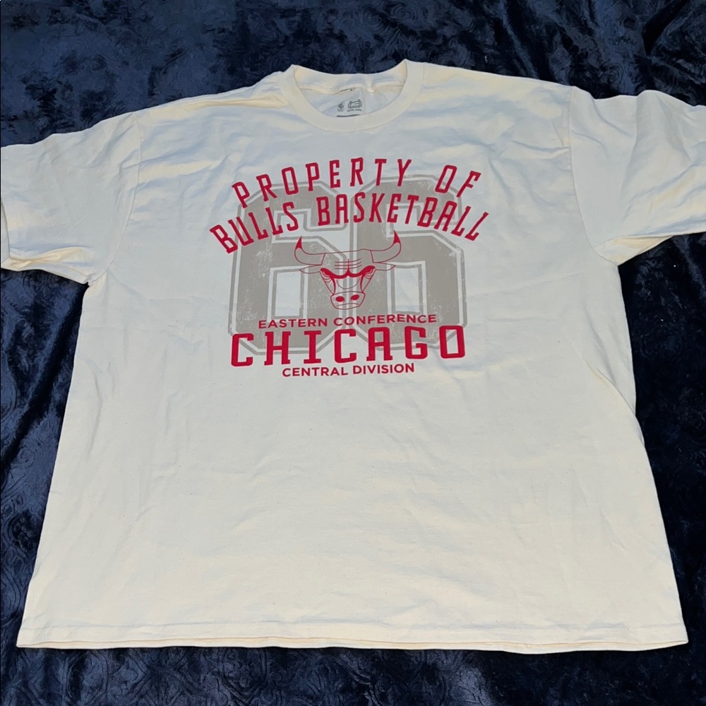 Chicago Bulls 'Property of Bulls Basketball' is Graphic Tee (Men’s XL)
